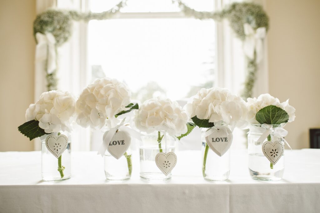 Blumen für die Motto-Hochzeit Wihite Wedding