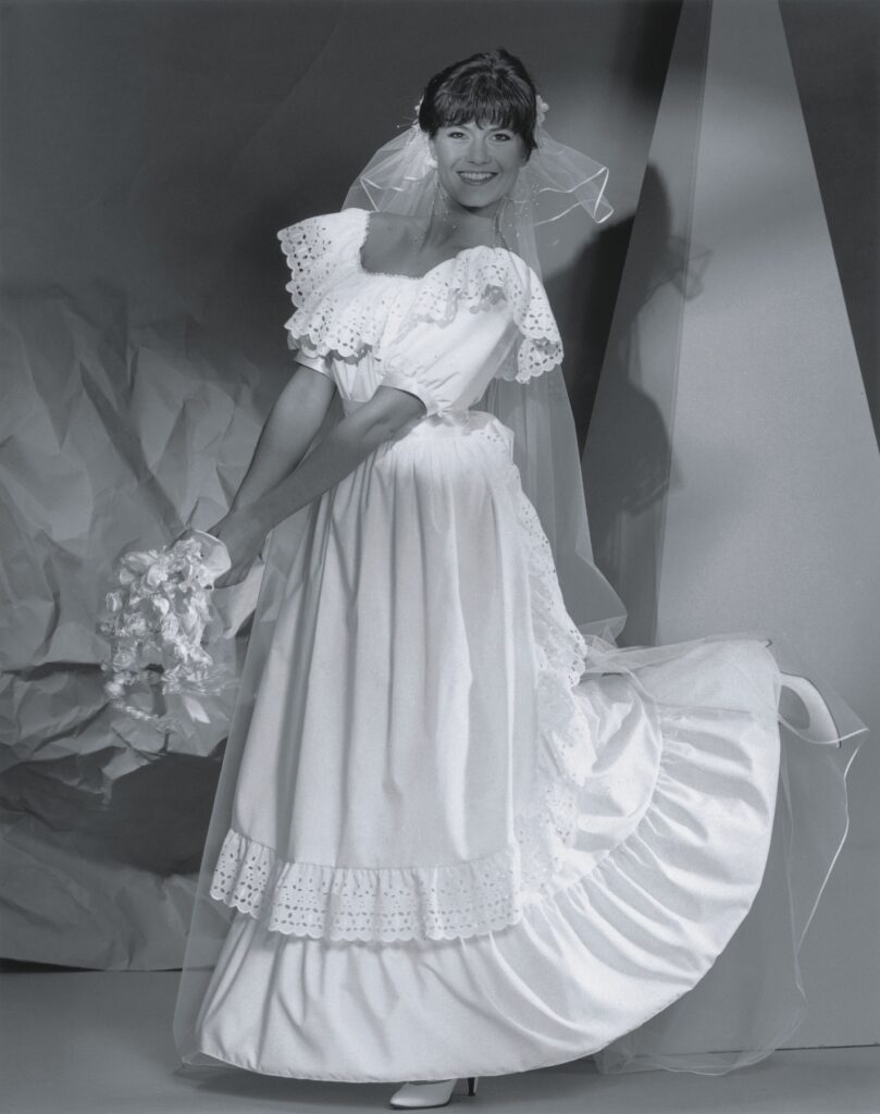Das Brautkleid sollte den Modetrends entsprechen und ganz klar als Stoff gewordener Traum mit WOW-Ausstrahlung begeistern!