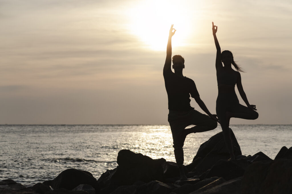 Yoga kann dabei helfen, stressfreie Minuten im Alltag zu integrieren.