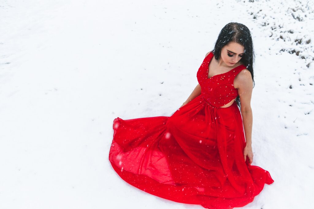 Ein rotes Brautkleid hat etwas sehr Festliches und Elegantes an sich.