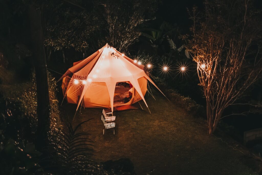 Auch Zelte können Unterkünfte für Hochzeitsgäste sein