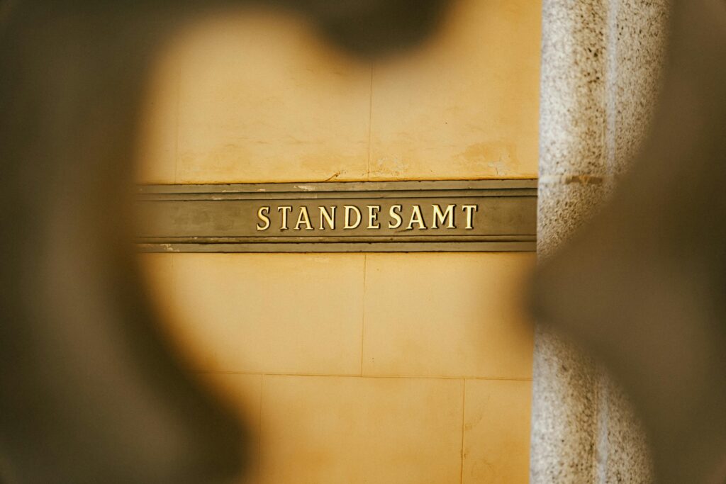 Für die standesamtliche Trauung berät euch der Standesbeamte.