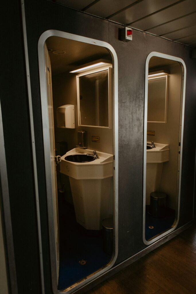 Einfache Toiletten