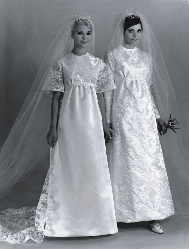 Das Brautkleid sollte den Modetrends entsprechen und ganz klar als Stoff gewordener Traum mit WOW-Ausstrahlung begeistern!
